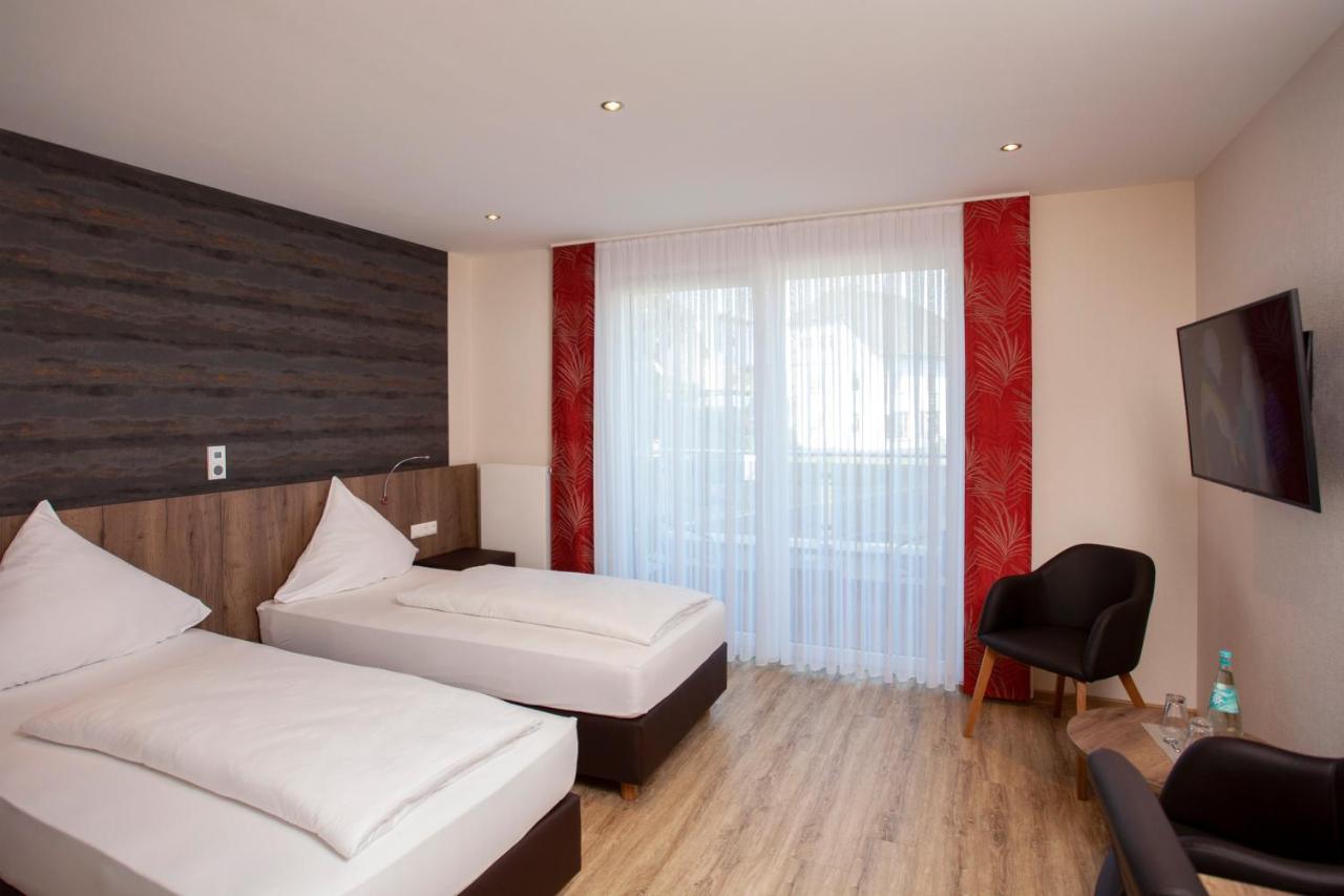 Haus Hubertus Hotell Winterspelt Exteriör bild