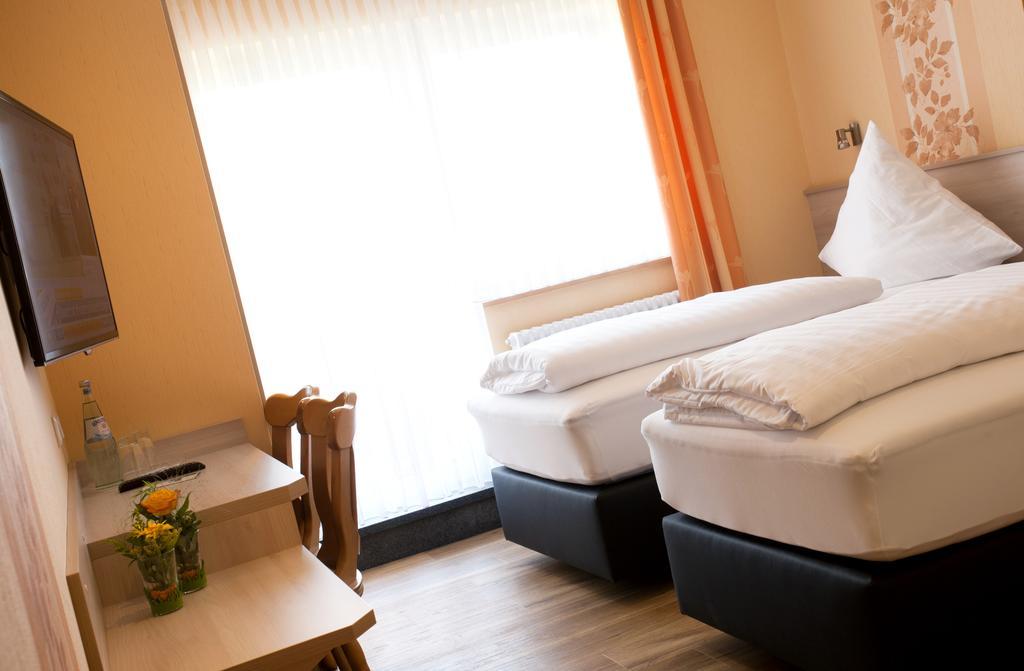 Haus Hubertus Hotell Winterspelt Rum bild