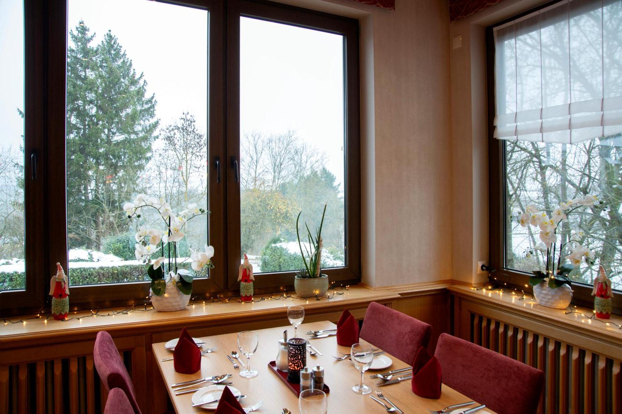 Haus Hubertus Hotell Winterspelt Exteriör bild