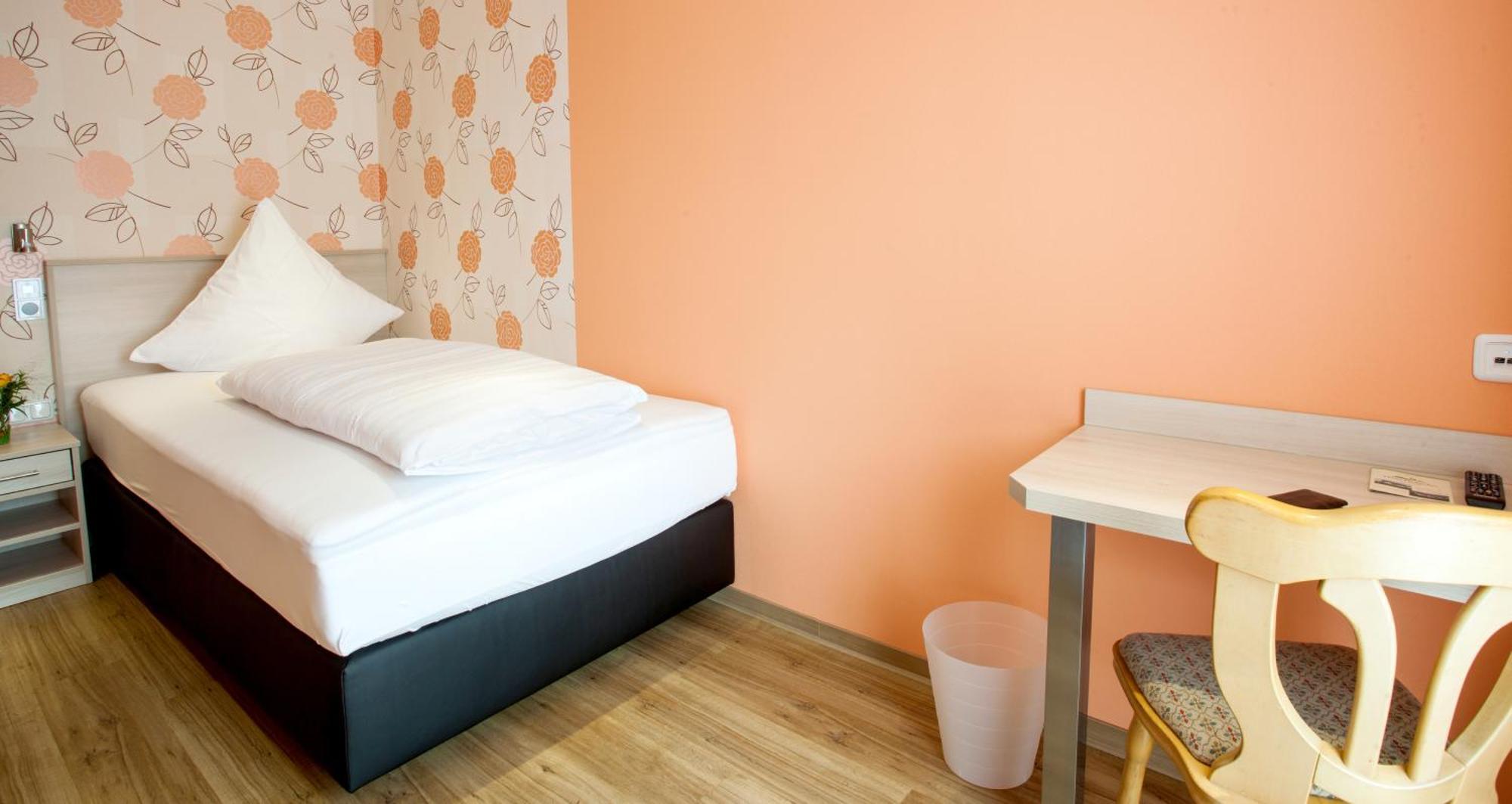 Haus Hubertus Hotell Winterspelt Rum bild